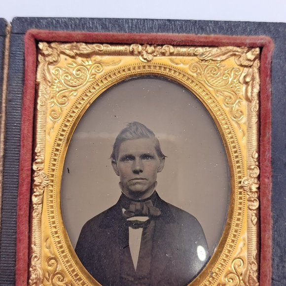 Antique Daguerreotype of a Well Dressed Man Civil War Era Leather Case - Picture 2 of 12